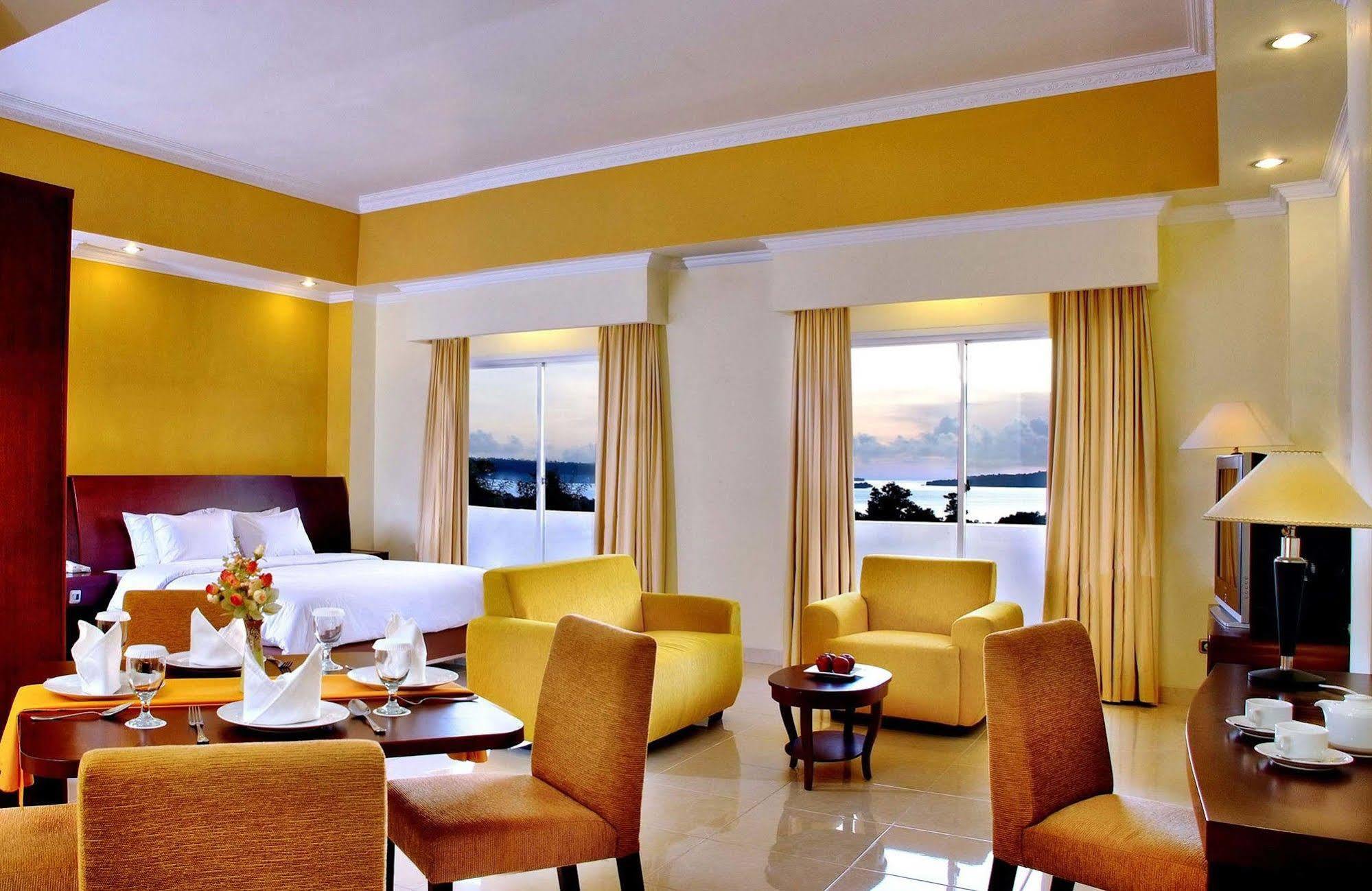 Aston Niu Manokwari Hotel & Conference Center מראה חיצוני תמונה