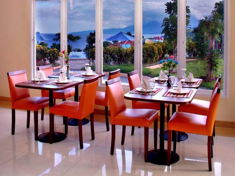 Aston Niu Manokwari Hotel & Conference Center מראה חיצוני תמונה